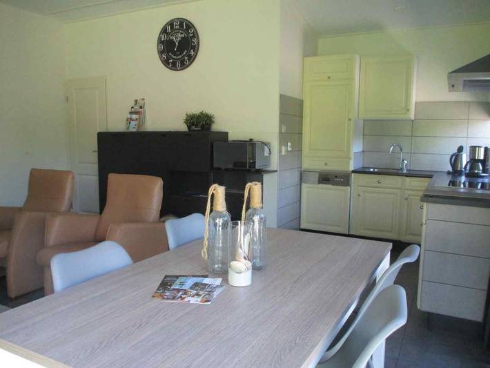 Gemütliches 4-Personen-Ferienhaus mit eingezäuntem Garten in Kamperland am Veerse Meer in Kamperland, Zeeuwse Kust