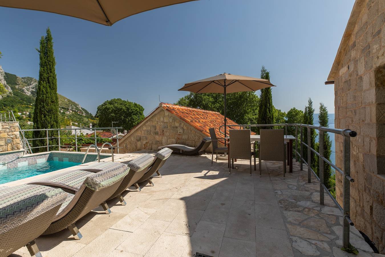 Haustierfreundliche Villa 'Zeleni Raj' mit Meerblick, Wlan und Klimaanlage in Omis, Omis-Riviera