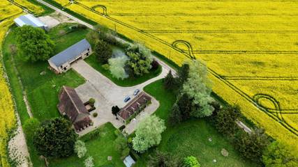 Gîte pour 43 personnes, avec piscine et terrasse ainsi que sauna et vue, animaux acceptés à Saint-Privé