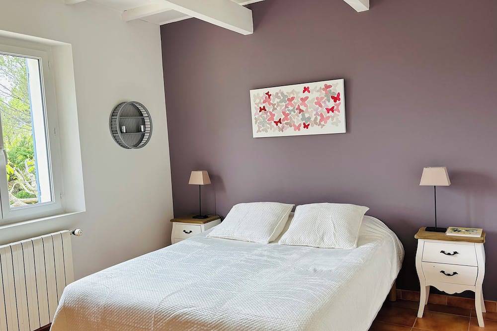 Very large villa with swimming pool and air-conditioned rooms + large garden with trees in Mazan, Parque natural regional del Mont Ventoux