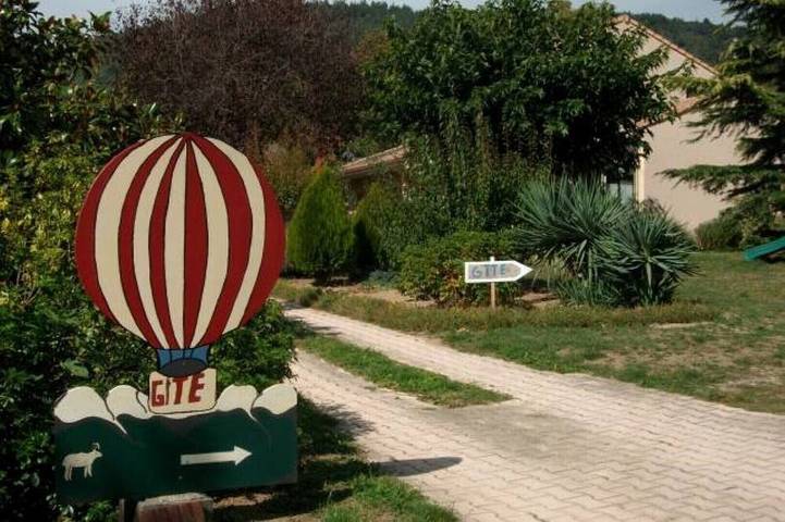 Entire apartment, Self-catering cottage in Ardeche Verte, 5km from Peaugres in Annonay, Tournon-sur-Rhône region