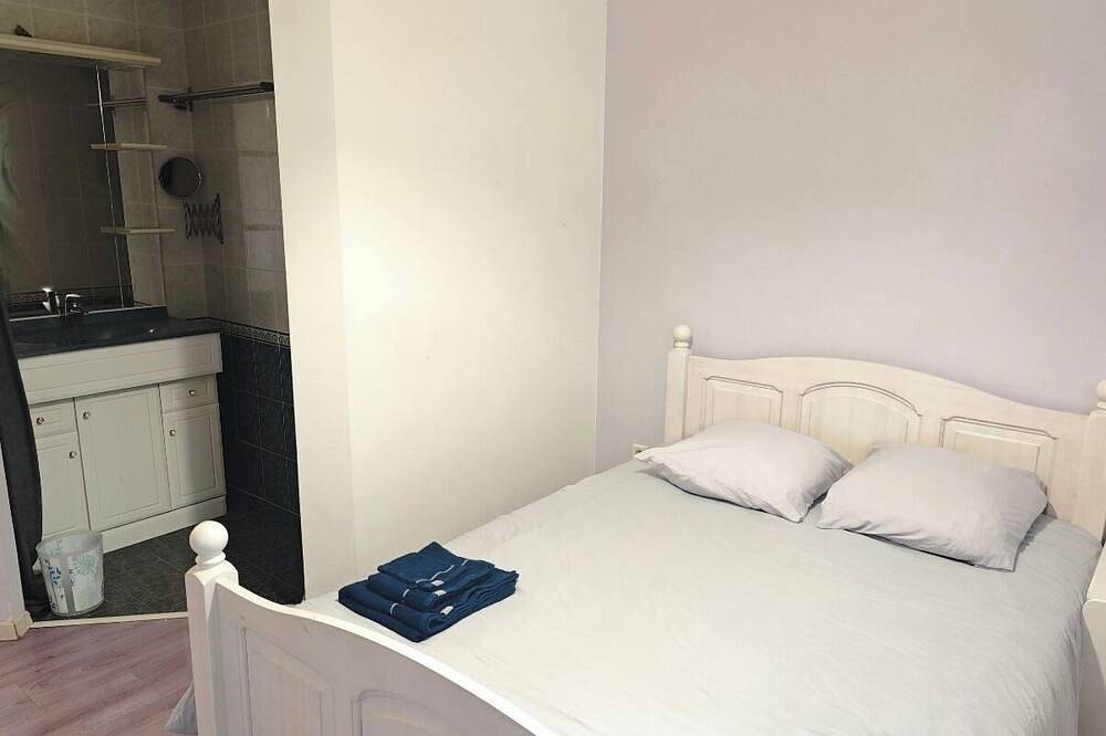 Appartement entier, Appartement 120 m2, 8 couchages tout équipé, parfait pour cour ou long séjour in Genas, Lyon et ses environs
