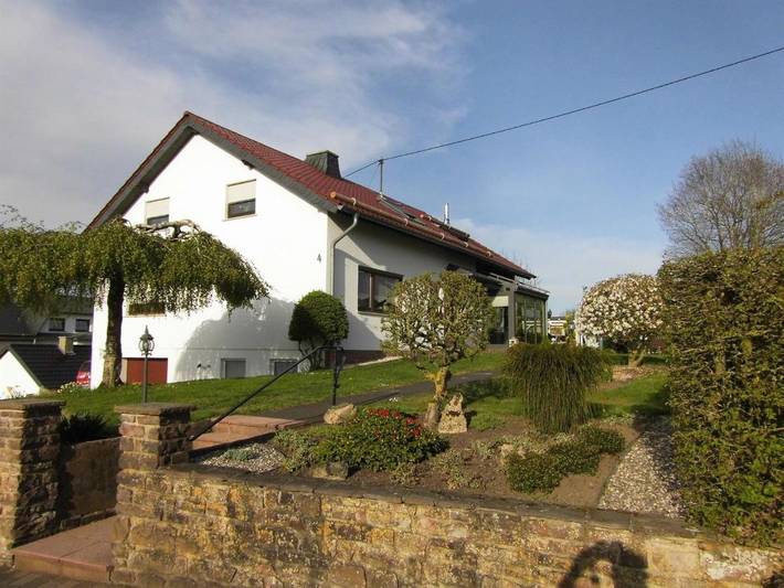 Ferienwohnung für 3 Personen, mit Terrasse und Garten sowie Ausblick