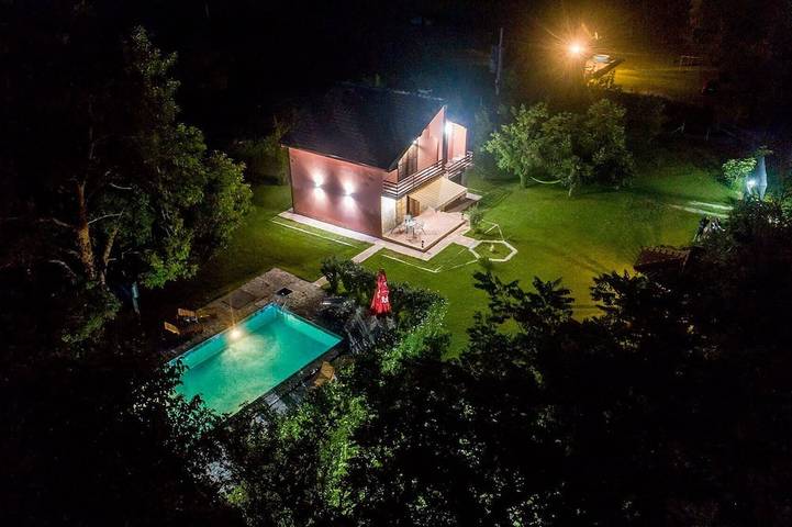 Villa pour 8 personnes, avec jardin ainsi que sauna et jacuzzi, animaux acceptés - 1