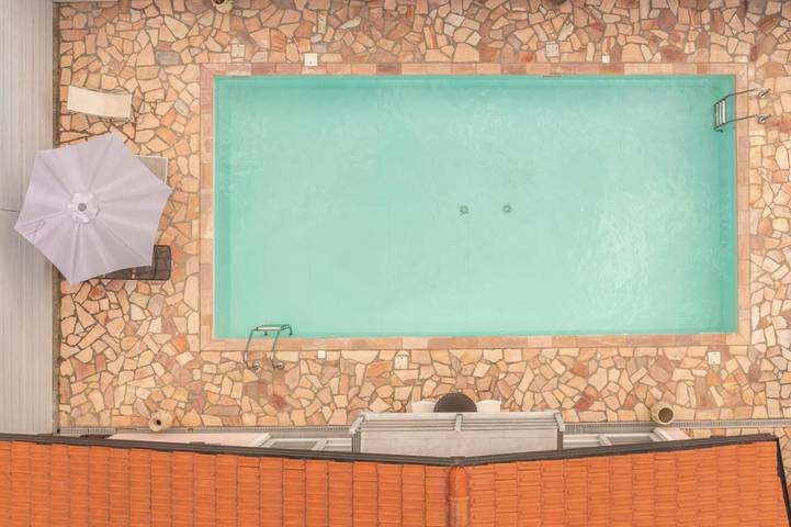 Location de vacances pour 4 personnes, avec piscine ainsi que vue et jardin à Diano San Pietro - 2