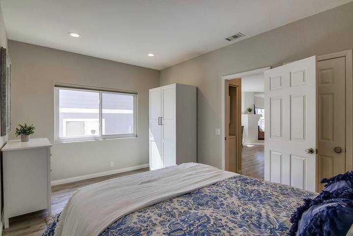 Vacation apartment for 4 people, with balcony, with pets in San Diego