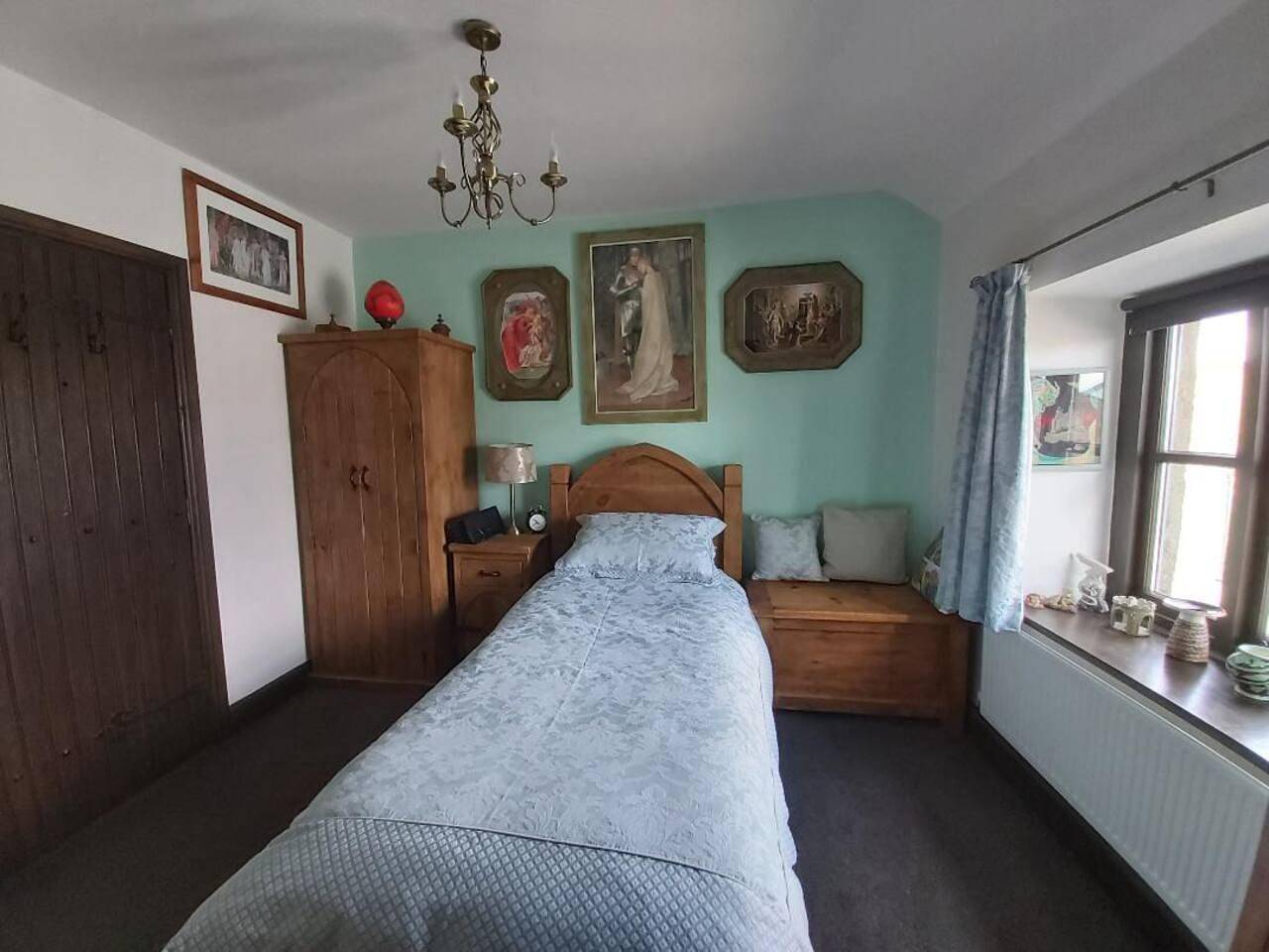 Entire holiday apartment, 2 Bed Flat - Sleeps 3 - Parking - Wifi in Staffordshire