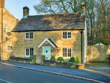 Log Cabin for 4 People in Buxton, Peak District, Photo 4