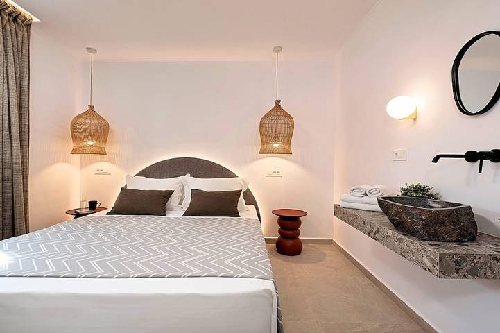 Villa Remezzo Heated Pool, Beach Side, 24 guests in Chania und Umgebung