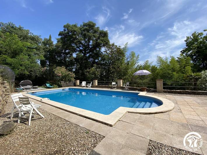 Gîte pour 2 personnes, avec Terrasse ainsi que Jardin et Piscine