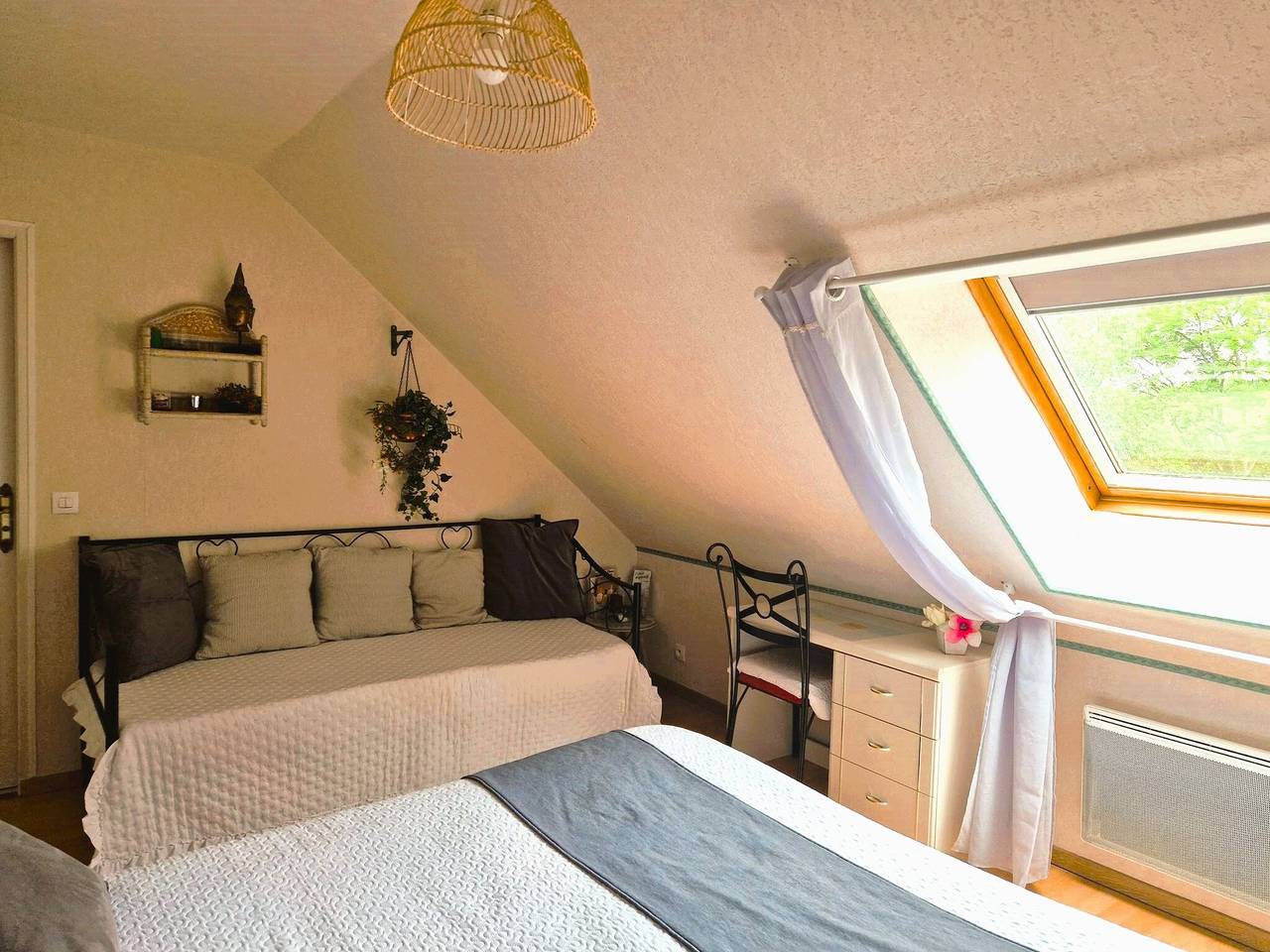 Bed & Breakfast 'Chambres D'hôtes Les Hauts De La' mit Gemeinschaftsterrasse, Wlan, Klimaanlage in Auffreville-Brasseuil, Yvelines