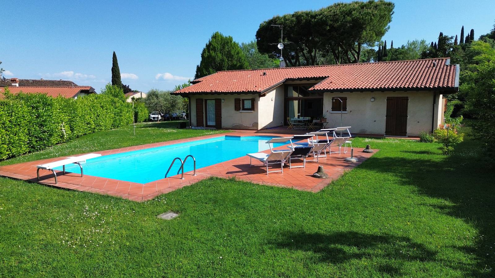 Villa Paradiso 4 rooms 4 baths private pool in San Felice del Benaco, Prealpi Gardesane