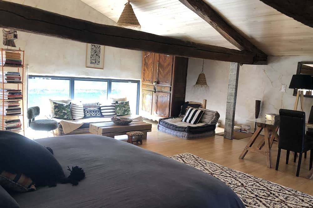 Grange rénovée 122 m2 + grande Terrasse en bois + Bassin Naturel + spa + soins in Dourgne, Région de Castres