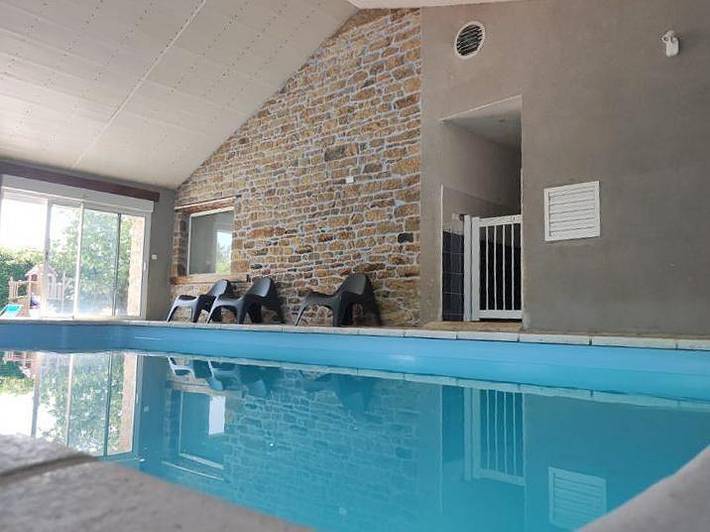 Gîte pour 12 personnes, avec Terrasse ainsi que Jardin et Piscine à Plaudren