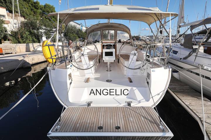 Boat for 4 people with hot tub in Vancouver, British Columbia