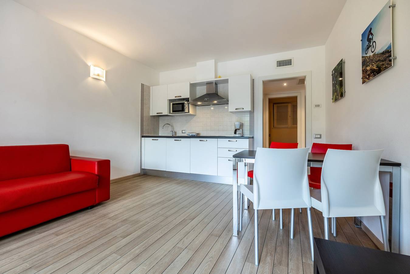 Hel lejlighed, Apartment 'Bilocale 4 Persone Villa Treccani' with Lake View, Wi-Fi and Air Conditioning in spiaggia Malcesine (Malcesine), Malcesine
