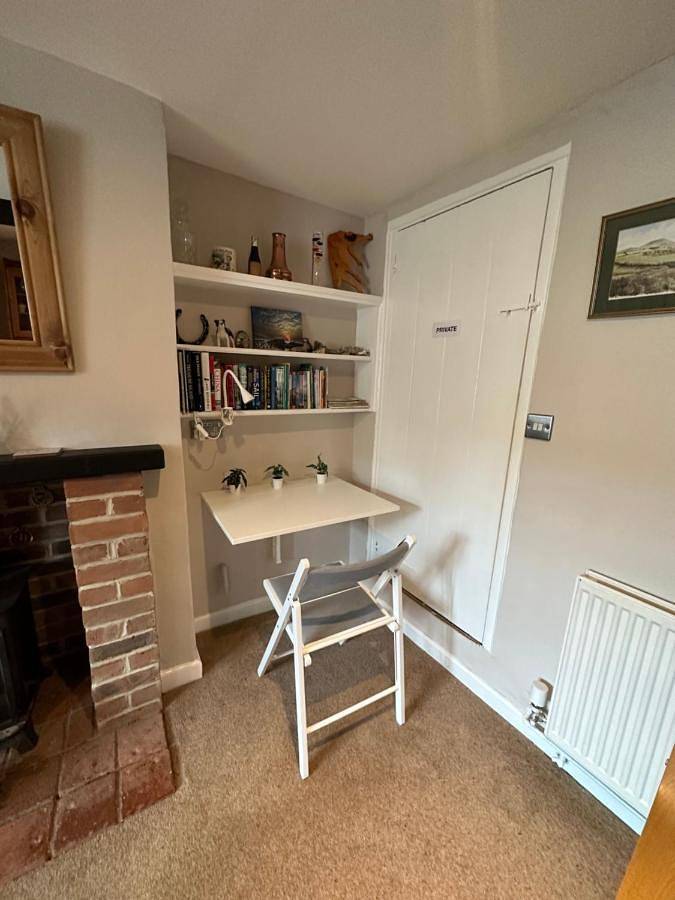 Entire holiday apartment, Cottage en-suite room with private lounge in Bridport, Dorset