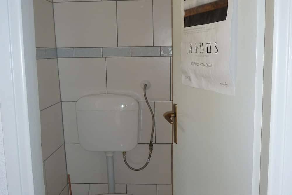 Casa in pietra tradizionale con cortile recintato e idilliaco, vicino al mare in Nikiti, Sithonia