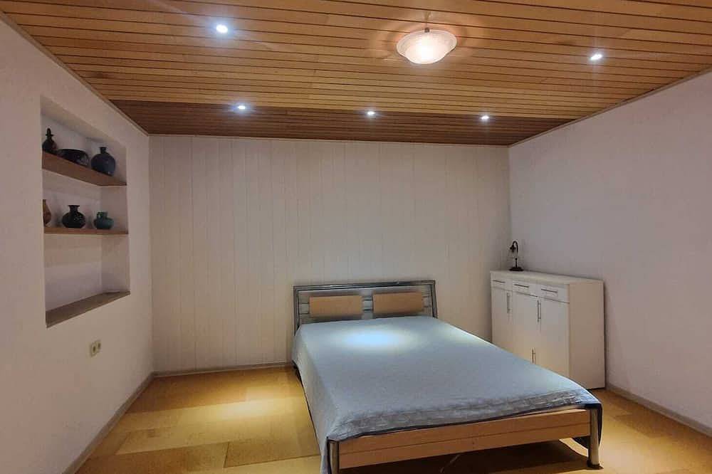 Ganze Wohnung, F-W Lacasa:verfügt1Schlafzimmer,Wohn-z 1 Küche mit Kühlschrank und Bade-z Dusche in Heidenheim (Mittelfranken), Altmühltal
