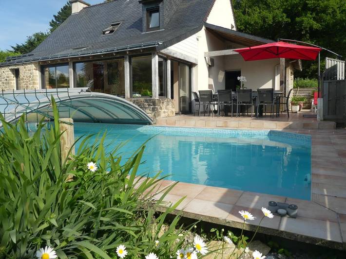 Gîte pour 10 personnes, avec piscine ainsi que jardin et terrasse à Baden (France)