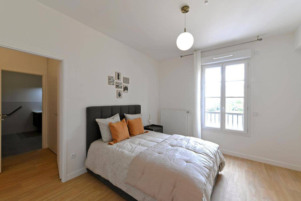 One-Bedroom Apartment in Clamart, Hauts-de-Seine