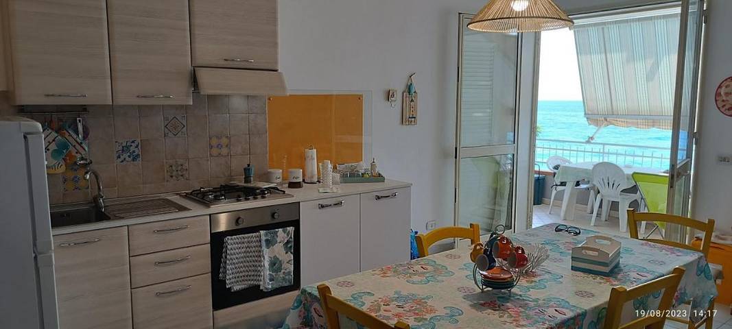 Casa vacanza per 4 persone, con panorama e terrazza a Roccalumera