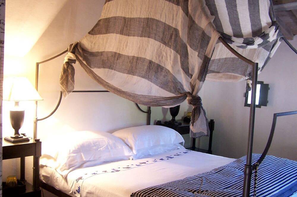 Holiday Home in Sarteano with Heated Pool in Chianciano Terme, Siena Province