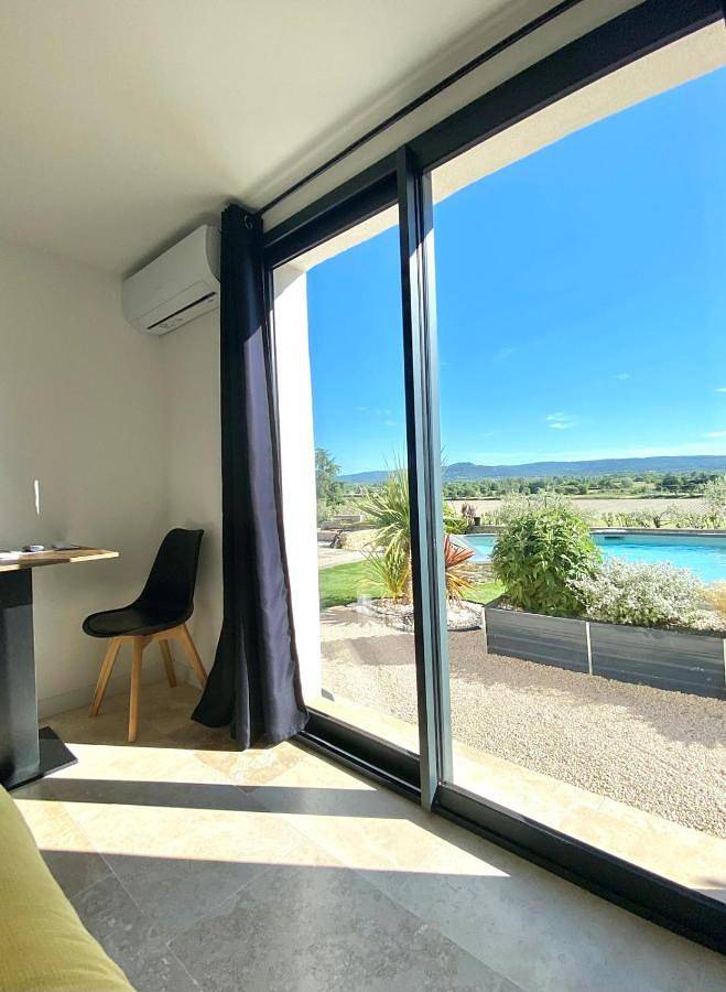 Double Room with Pool View in Villelaure, Parc naturel régional du Luberon