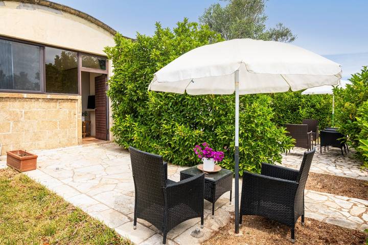 Habitación 'Residenze Uliveto - Residenza 8' con piscina compartida, terraza privada y aire acondicionado in Nardò (municipio), Golfo de Tarento