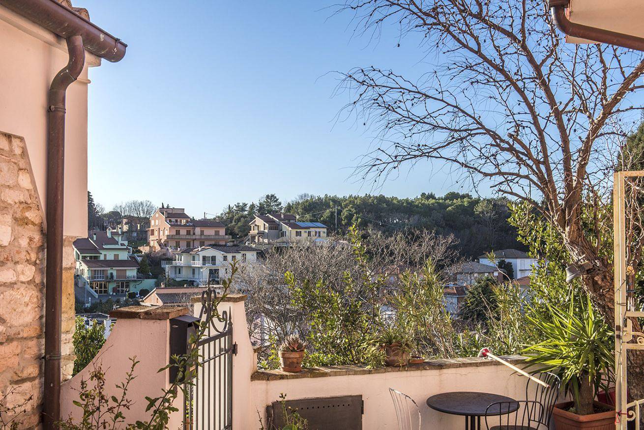 Apartamento entero, N079 - Numana, delightful sky-earth in the historic center in Numana, Riviera del Conero