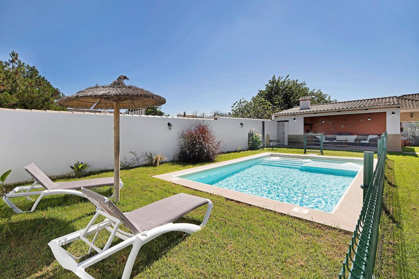 Casa de vacaciones Olivos 1b que admite mascotas, con piscina y Wi-Fi in Chiclana de la Frontera, Costa de la Luz