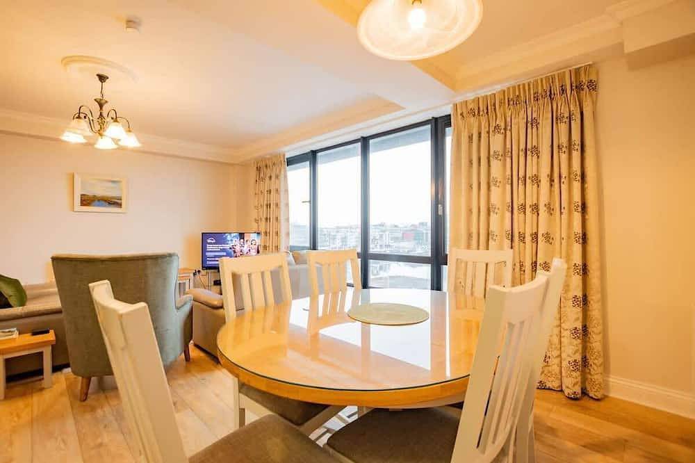 Entire apartment, Penthouse with Harbour and Panoramic Water Views. in Eyre Square, Galway