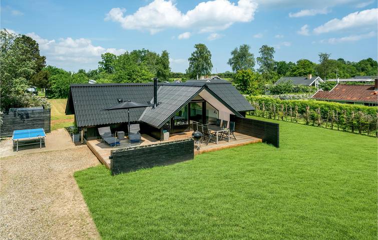 Ferienhaus für 7 Personen, mit Terrasse und Garten in Pøt Strandby