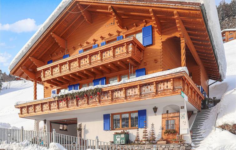 Ganze Ferienwohnung, Appartement mit Bergblick, Terrasse und Parkplatz in Sonntag, Bezirk Bludenz