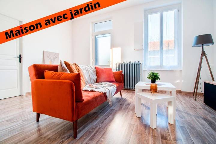 Location de vacances pour 3 personnes, avec Terrasse et Jardin à Commentry