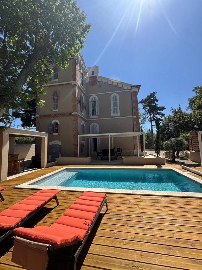 Maison d’hôte pour 2 personnes, avec Terrasse et Jardin ainsi que Piscine et Vue à Marseille