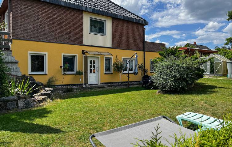 Ferienwohnung für 5 Personen, mit Terrasse und Sauna in Lychen
