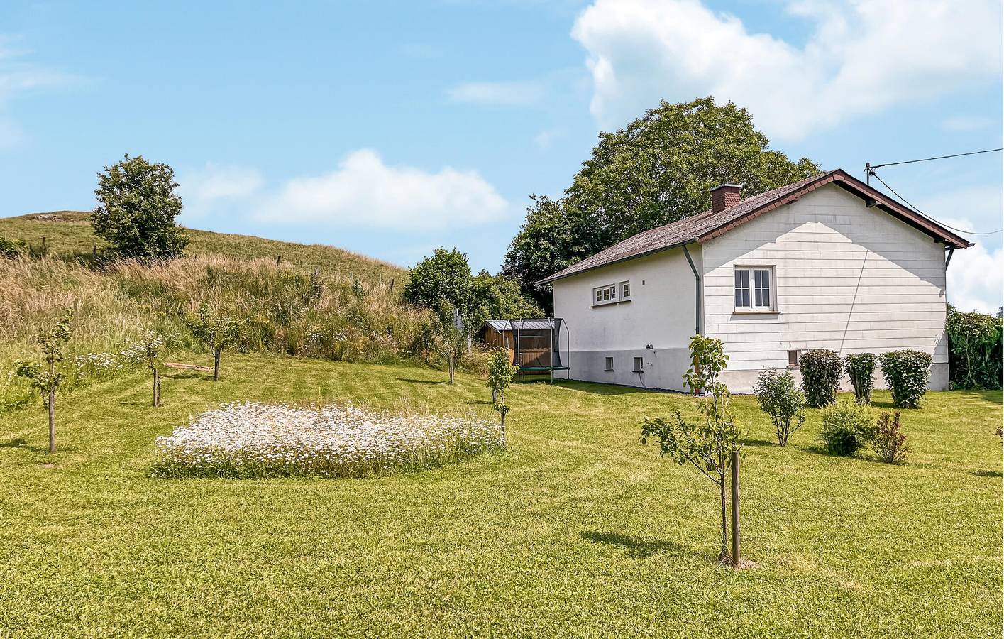 Moderno apartamento con aparcamiento, jardín y terraza cerca de Wallersheim in Fleringen, Bitburg-Prüm