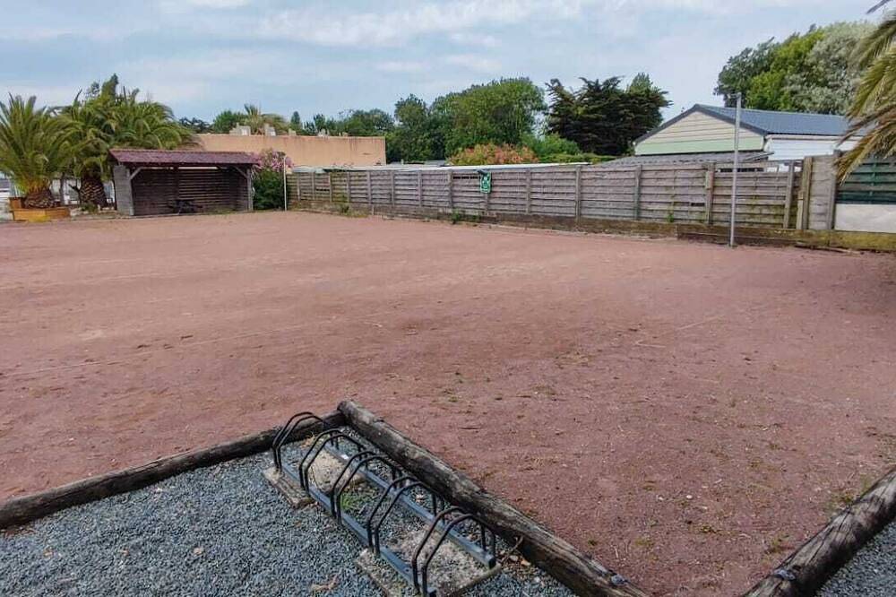 Mobil-home tout confort, à seulement 50 mètres de la plage. Piscine int. et ext. in Saint-Denis-d'Oléron, Côte de Beauté