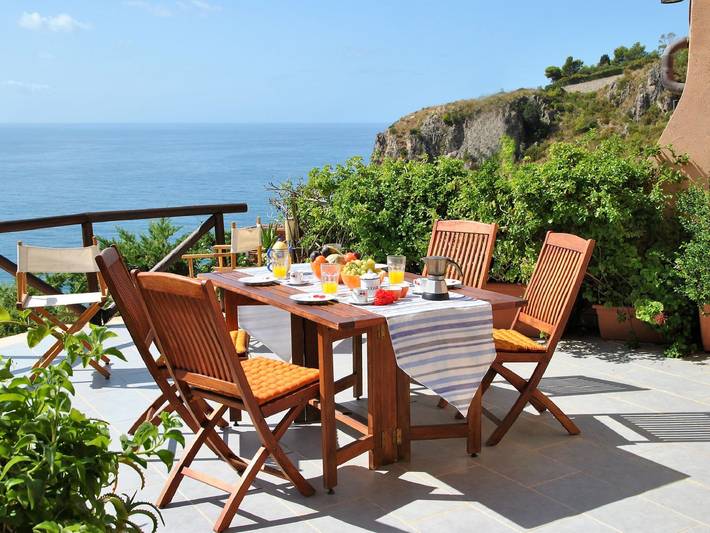 Ferienhaus für 4 Personen, mit Balkon und Terrasse sowie Garten in Sperlonga