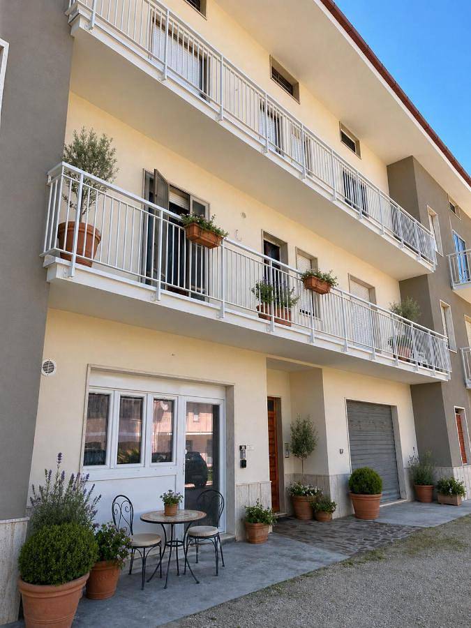 Gîte pour 5 personnes, avec Terrasse ainsi que Jardin et Vue à Cupra Marittima - 2