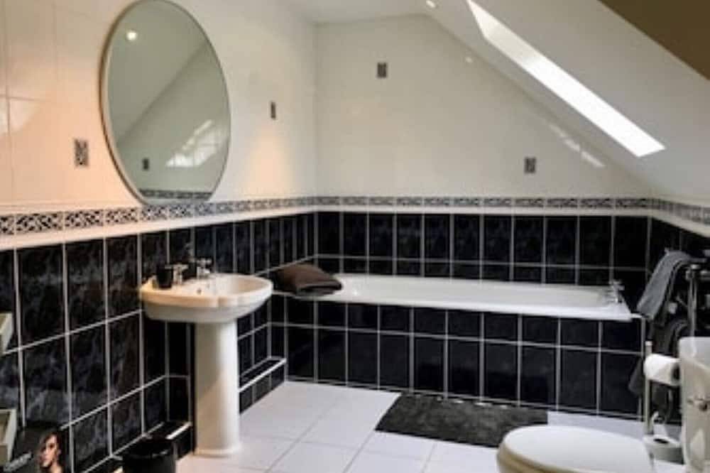 Beautifully converted stone cottage in the heart of the Isle of Wight 716 in Shalfleet, Isle of Wight