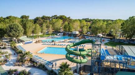 Camping pour 5 personnes, avec piscine et jardin ainsi que sauna et jacuzzi à Vendres