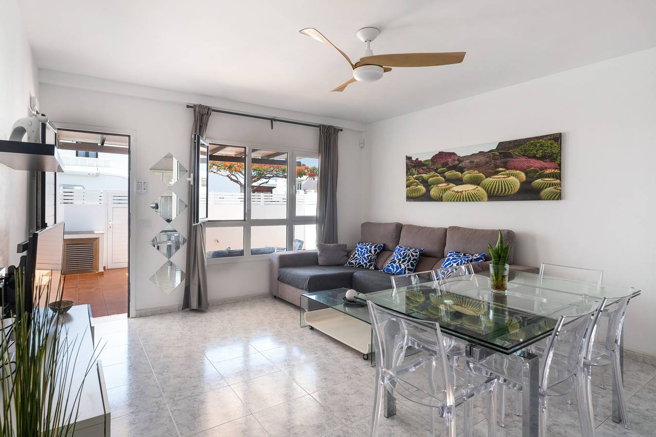 Apartamento entero, Vacaciones 'Casa Vida' con terraza privada, balcón y Wi-Fi in Playa Honda, San Bartolomé