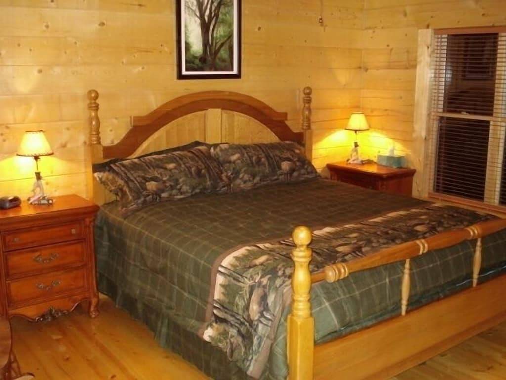 Branson Missouri Luxury Log Cabin auf Quiet Pine Ridge Wald oberhalb des Sees, Jacuuzi in Table Rock Lake