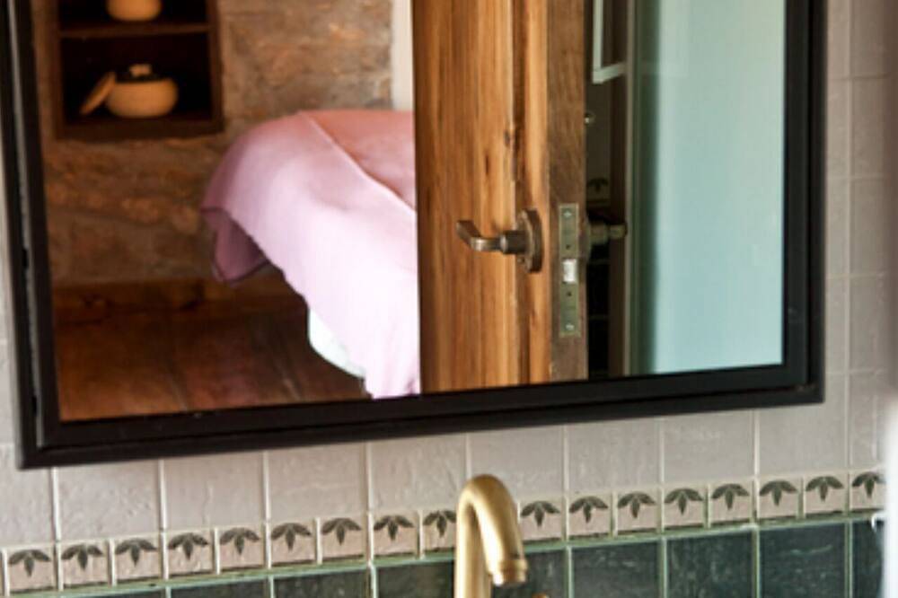 El Ramayal - Stone House with Covered Patio in San Vitero, Zamora Province