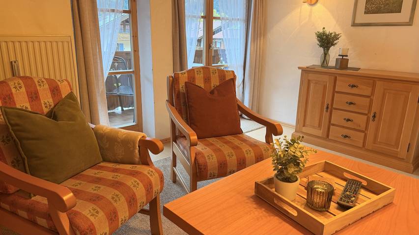 Entire apartment, Apartment 'Mittermeiers Birnbaumplatzl' with Mountain View, Balcony and Wi-Fi in Mittenwald, Bavarian Alps