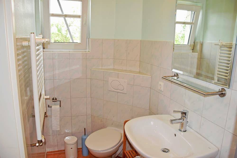 Ganze Wohnung, Ferienwohnung mit Gartenterrasse - Ferienwohnungen mit Terrasse in Patzig, Bergen auf Rügen und Umgebung