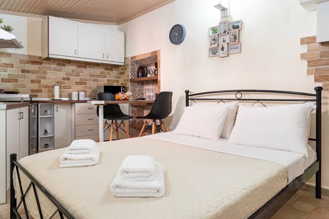 Ganzes Studio, Einzimmerapartment 'Purity' mit gemeinsamer Terrasse, Wi-Fi und Klimaanlage in Korfu (Stadt), Korfu