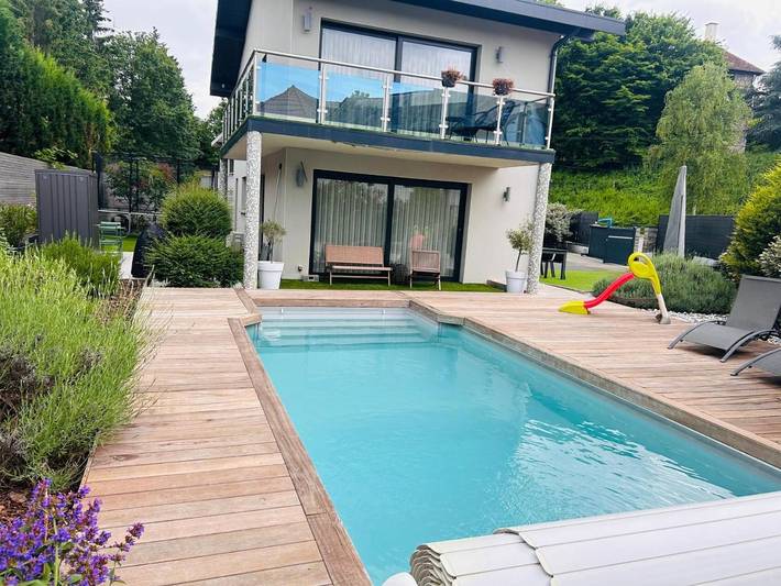 Location de vacances pour 8 personnes, avec piscine et jardin à Cran-Gevrier